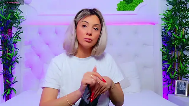 AriannaSins online show from November 10, 2025, 3:06 pm