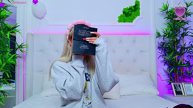 Snapshot of AriannaSins chatting on September 29, 2025, 12:22 pm AriannaSins online show from September 29, 2025, 12:22 pm