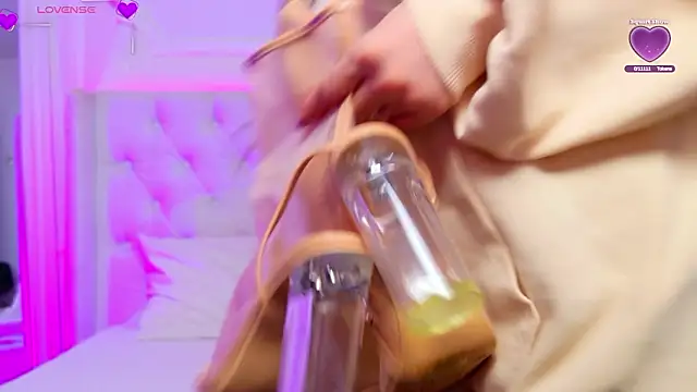 AriannaSins online show from February 12, 2026, 1:33 pm