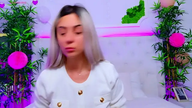 Snapshot of AriannaSins chatting on September 19, 2025, 12:31 pm AriannaSins online show from September 19, 2025, 12:31 pm