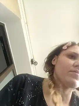Snapshot of SandyCassie chatting on April 21, 2026, 6:31 am SandyCassie online show from April 21, 2026, 6:31 am