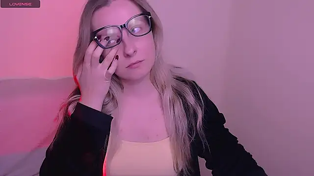 AllaLeomz online show from November 11, 2025, 7:58 am