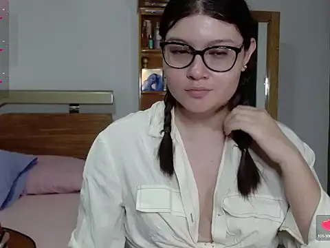 18 girl online show from November 1, 2025, 10:09 am