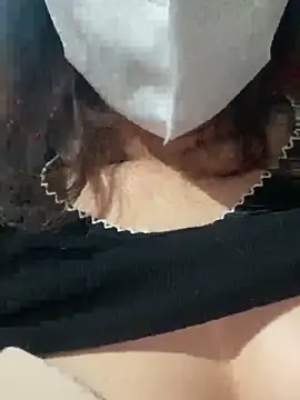 Snapshot of Michan68 chatting on February 26, 2026, 5:18 am Michan68 online show from February 26, 2026, 5:18 am