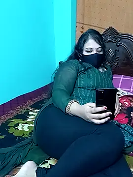 Snapshot of Porimoni22 chatting on November 22, 2025, 12:04 pm Porimoni22 online show from November 22, 2025, 12:04 pm