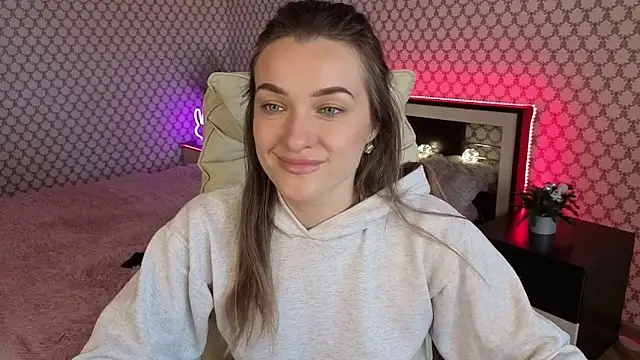 Snapshot of EmmySecret chatting on October 17, 2025, 8:50 am EmmySecret online show from October 17, 2025, 8:50 am