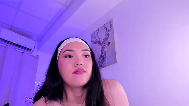 Snapshot of Divine_Madeleine chatting on April 13, 2026, 5:33 am Divine Madeleine online show from April 13, 2026, 5:33 am