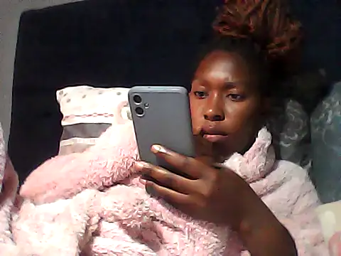Snapshot of sexysmalldaily04 chatting on October 17, 2025, 8:06 am sexysmalldaily04 online show from October 17, 2025, 8:06 am