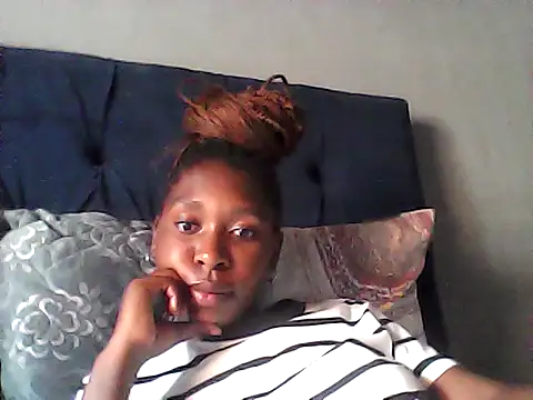 Snapshot of sexysmalldaily04 chatting on October 26, 2025, 12:16 pm sexysmalldaily04 online show from October 26, 2025, 12:16 pm