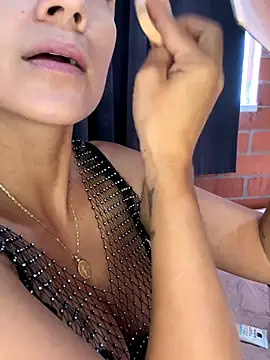 valentina herrrera online show from November 16, 2025, 3:28 pm