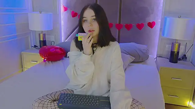 Snapshot of AliceLune chatting on February 12, 2026, 12:49 pm AliceLune online show from February 12, 2026, 12:49 pm