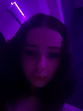 Snapshot of AliceLune chatting on February 9, 2026, 2:37 pm AliceLune online show from February 9, 2026, 2:37 pm