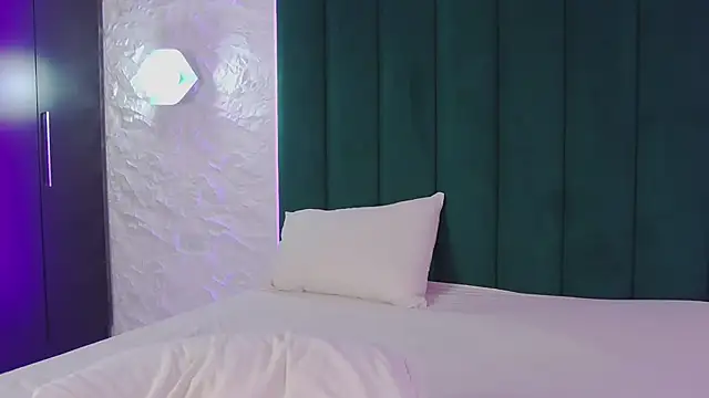 Snapshot of AliceLune chatting on March 1, 2026, 1:11 pm AliceLune online show from March 1, 2026, 1:11 pm