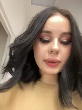 Snapshot of AliceLune chatting on January 18, 2026, 4:27 am AliceLune online show from January 18, 2026, 4:27 am