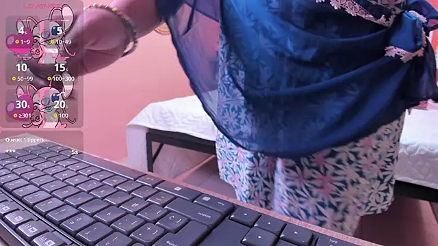 Snapshot of Iniya_Parul chatting on October 25, 2025, 1:45 pm Iniya Parul online show from October 25, 2025, 1:45 pm