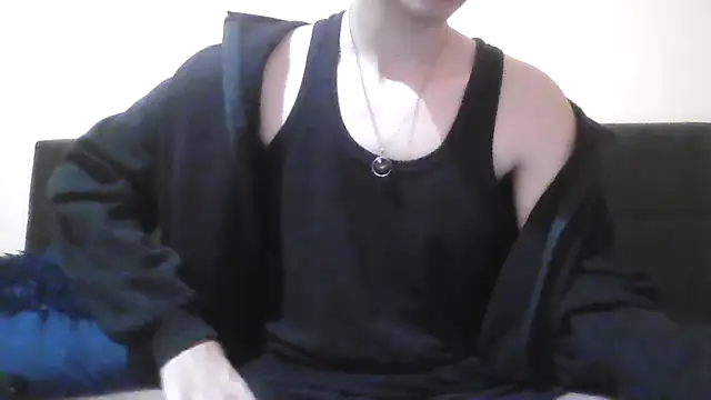 esmermoon online show from October 31, 2025, 11:22 pm