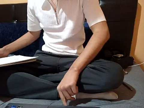 Snapshot of esmermoon chatting on February 28, 2026, 12:21 am esmermoon online show from February 28, 2026, 12:21 am