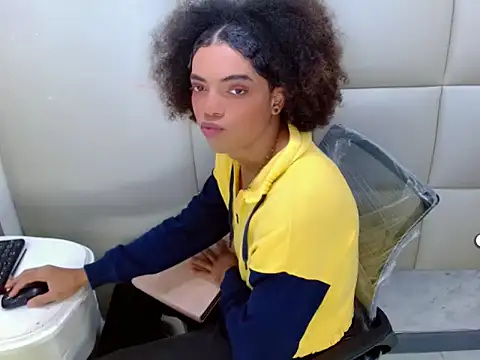 WinnyBarness online show from October 26, 2025, 2:12 am