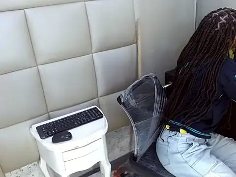 WinnyBarness online show from November 6, 2025, 2:15 am