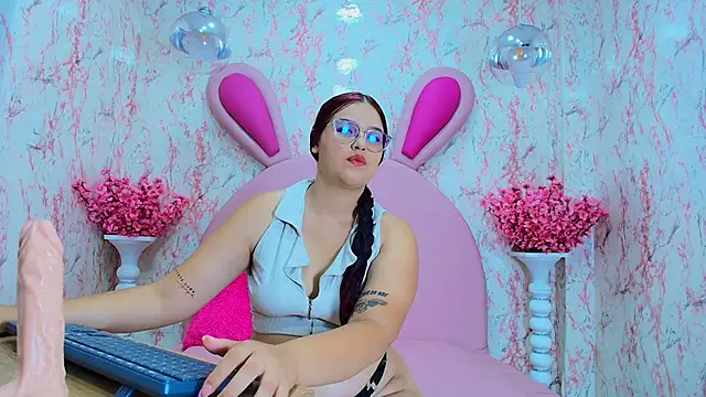 scarlett montoya online show from November 24, 2025, 7:47 pm