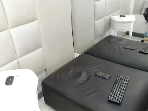 RayStewart  online show from November 13, 2025, 4:05 am