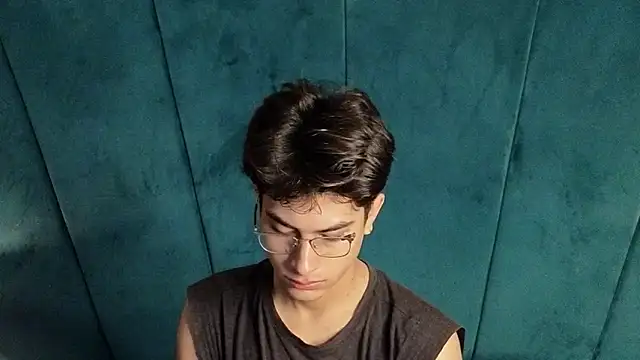 Aaron Eze online show from October 29, 2025, 11:47 pm