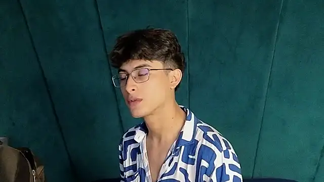 Aaron Eze online show from November 20, 2025, 9:04 pm