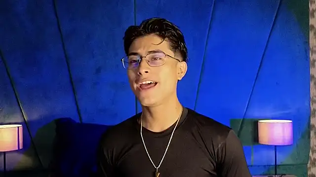 Aaron Eze online show from December 2, 2025, 10:11 pm