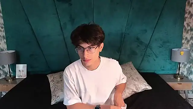 Aaron Eze online show from May 9, 2026, 1:58 pm
