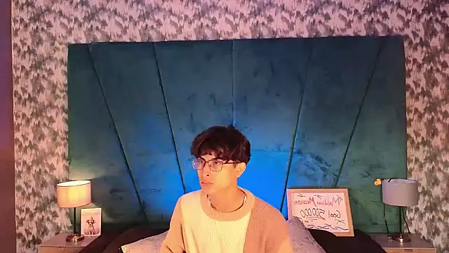 Aaron Eze online show from May 3, 2026, 12:31 pm