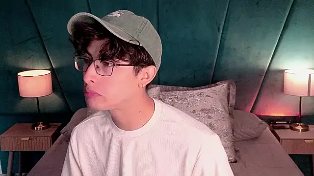 Aaron Eze online show from May 27, 2026, 1:29 pm