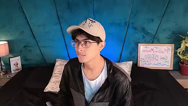 Aaron Eze online show from May 11, 2026, 1:01 pm