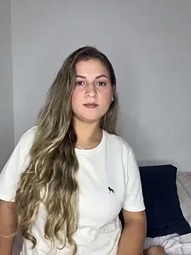 Snapshot of solmartins chatting on November 5, 2025, 12:14 am solmartins online show from November 5, 2025, 12:14 am