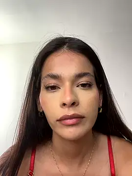 Esmeraldalcl online show from November 17, 2025, 9:08 pm