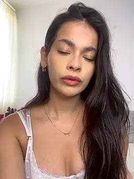 Esmeraldalcl online show from November 11, 2025, 9:20 pm