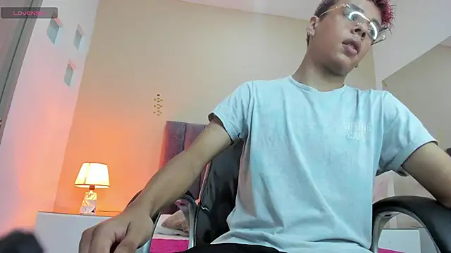 Snapshot of Xavier_Fox___ chatting on February 12, 2026, 8:08 pm Xavier Fox online show from February 12, 2026, 8:08 pm