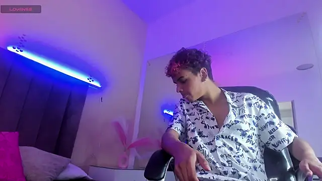 Snapshot of Xavier_Fox___ chatting on February 15, 2026, 1:54 pm Xavier Fox online show from February 15, 2026, 1:54 pm