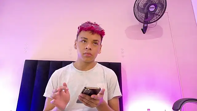 Snapshot of Xavier_Fox___ chatting on January 14, 2026, 4:38 am Xavier Fox online show from January 14, 2026, 4:38 am