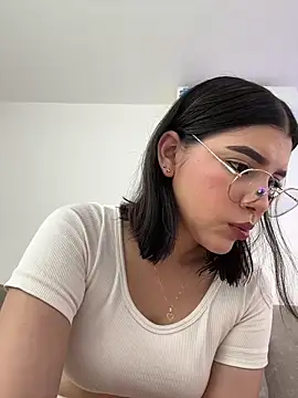 Julietalcl online show from November 1, 2025, 9:08 pm