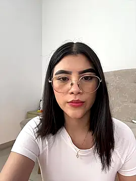 Julietalcl online show from December 4, 2025, 9:14 pm