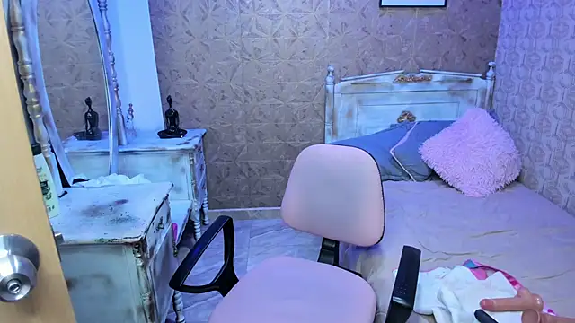 Sara clk online show from February 18, 2026, 7:54 pm