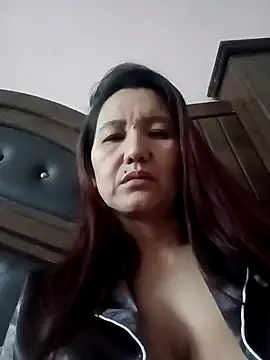 Bigtitsass81 online show from November 17, 2025, 8:57 pm