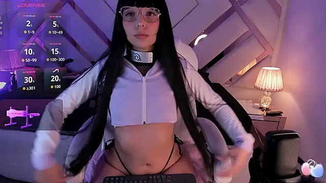 michelle cutee  online show from December 14, 2025, 8:47 pm