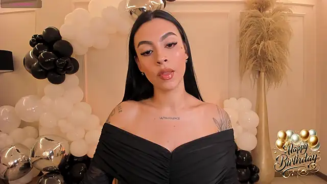 ChristineFord  online show from November 6, 2025, 12:42 pm