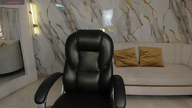 Snapshot of CelesteMoonX chatting on April 9, 2026, 2:02 am CelesteMoonX online show from April 9, 2026, 2:02 am