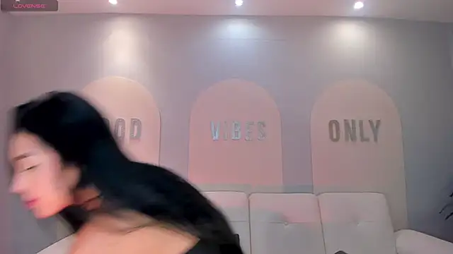 ScarlettBlaze  online show from May 7, 2026, 12:08 pm