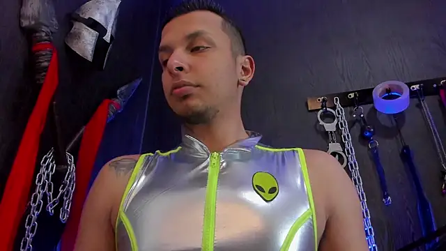 Snapshot of Master_Connor_BDSM chatting on October 17, 2025, 10:22 pm Master Connor BDSM online show from October 17, 2025, 10:22 pm