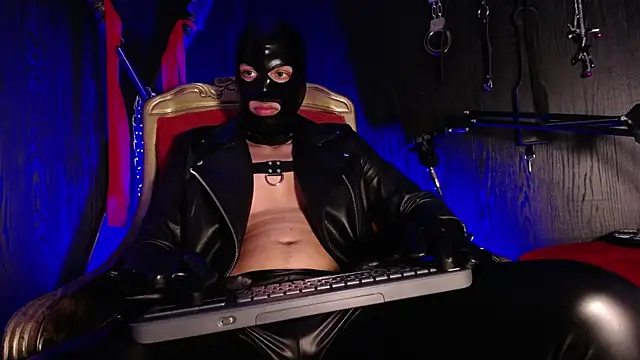 Snapshot of Master_Connor_BDSM chatting on November 2, 2025, 12:48 am Master Connor BDSM online show from November 2, 2025, 12:48 am