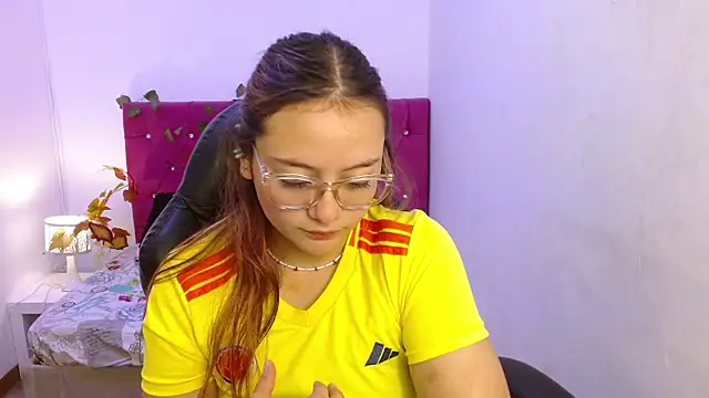 Snapshot of Red_Lola_ chatting on October 16, 2025, 12:57 pm Red Lola online show from October 16, 2025, 12:57 pm
