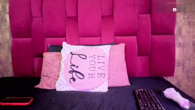 camila  bouzas online show from February 20, 2026, 12:07 pm